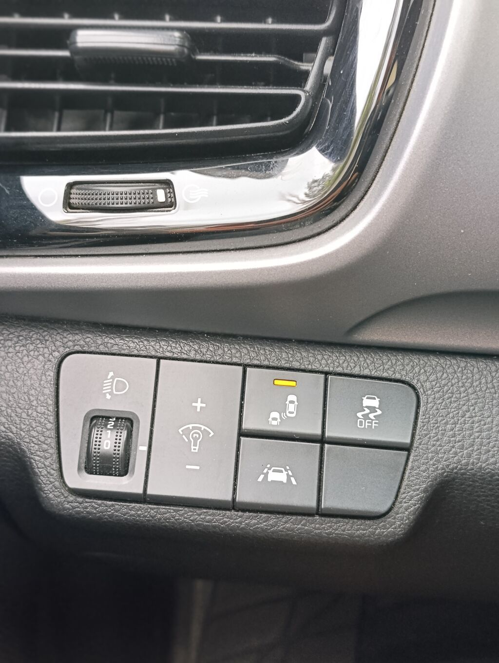 Kia Stonic: 2017 г., 1.4 л, Автомат, Бензин, Кроссовер: фото 8