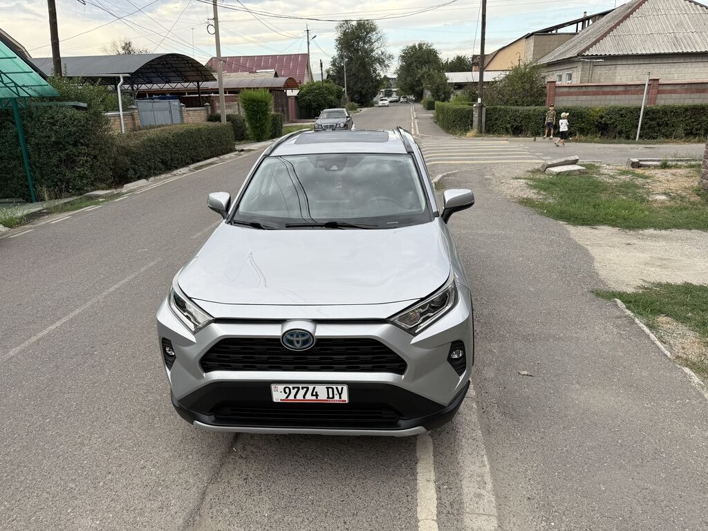 Toyota RAV4: 2019 г., 2.5 л, Автомат, Гибрид, Кроссовер: фото 2