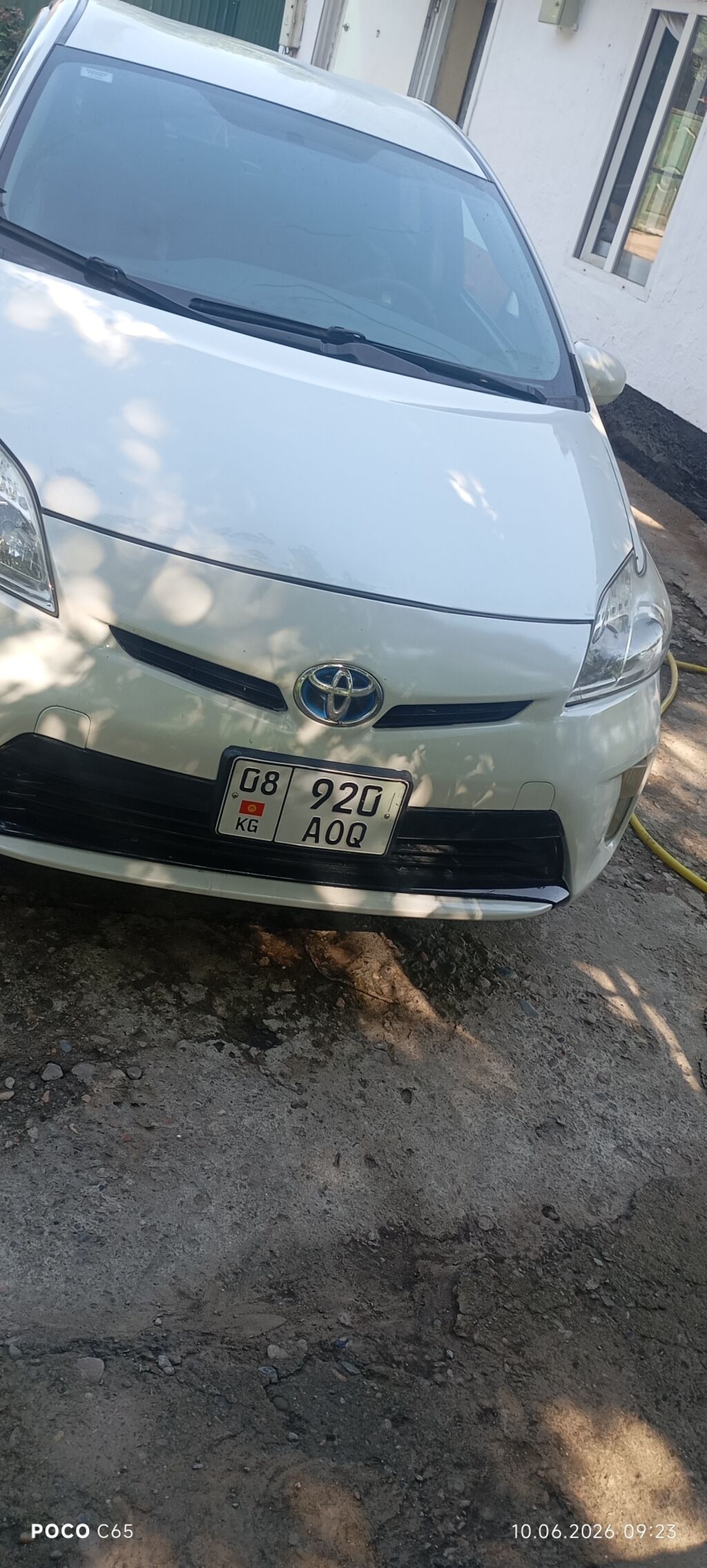 Toyota Prius: 2015 г., 1.8 л, Автомат, Гибрид, Лифтбек: фото 2