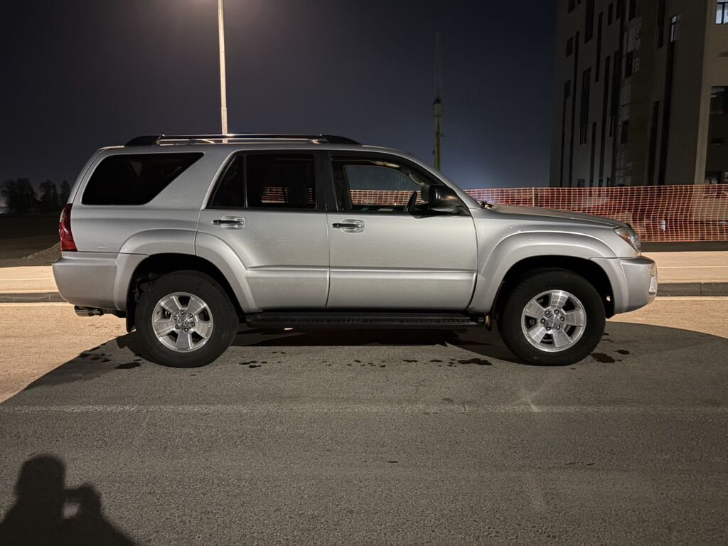 Toyota 4Runner: 2007 г., 4 л, Автомат, Бензин, Внедорожник: фото 3