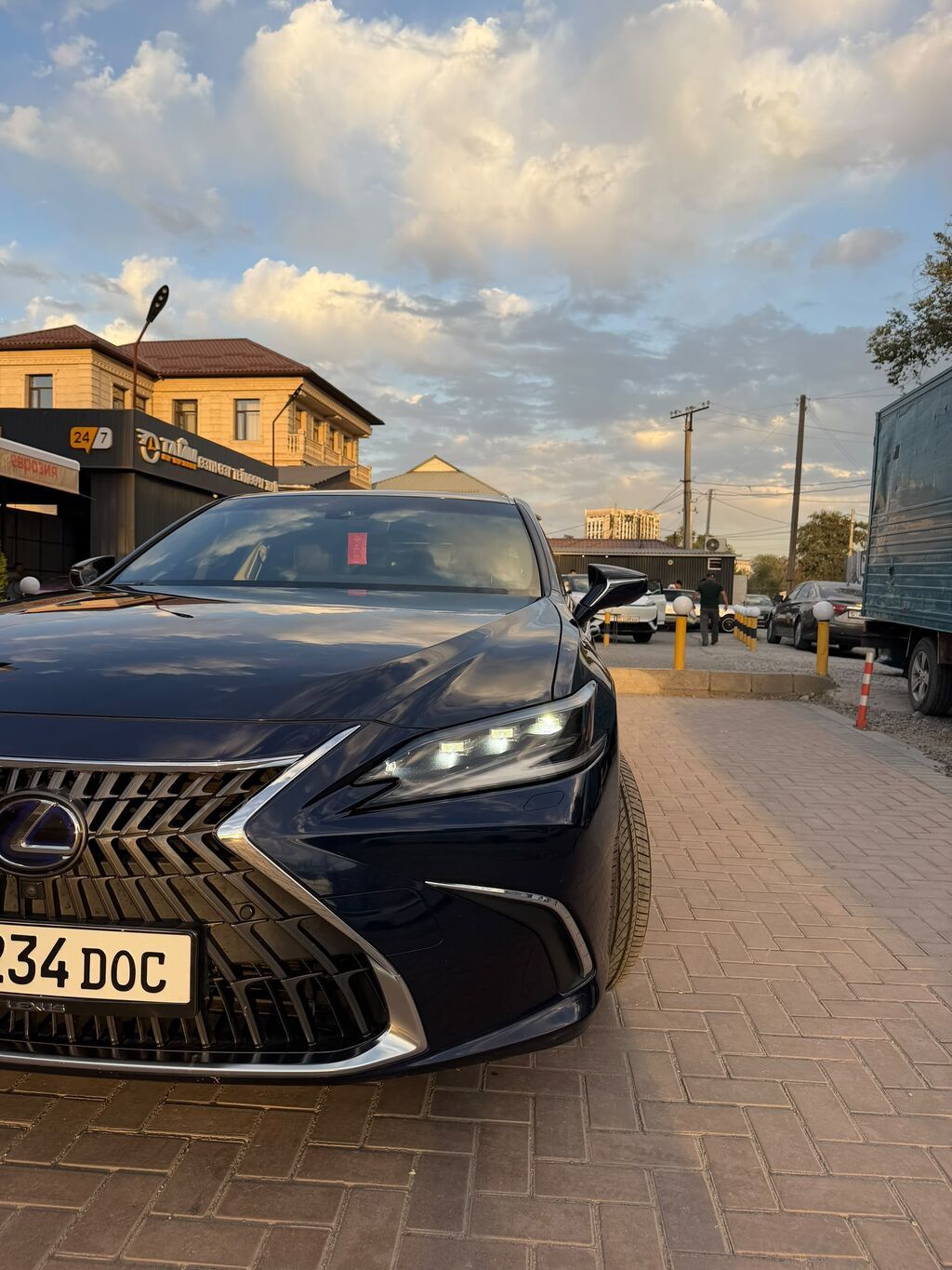Lexus ES: 2021 г., 2.5 л, Гибрид, Седан: фото 1