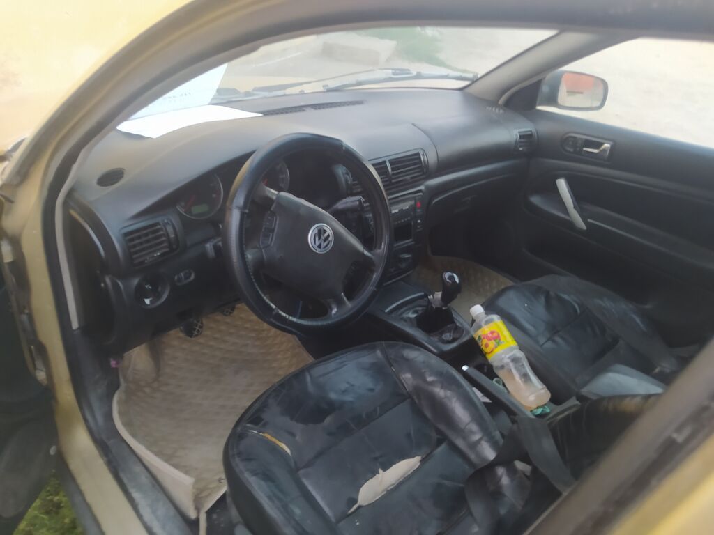 Volkswagen Passat: 2001 г., 1.8 л, Механика, Бензин, Седан: фото 4