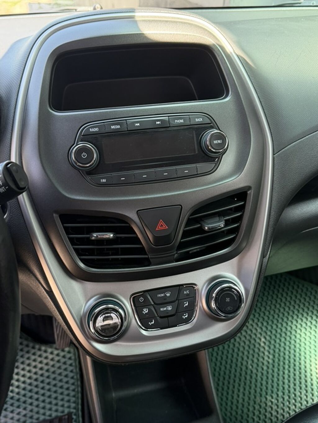 Chevrolet Spark: 2018 г., 1 л, Вариатор, Бензин, Хэтчбэк — фото 8