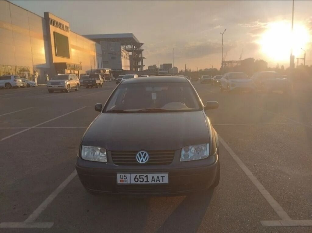 Volkswagen Bora: 2001 г., 1.6 л, Механика, Бензин, Седан: фото 1