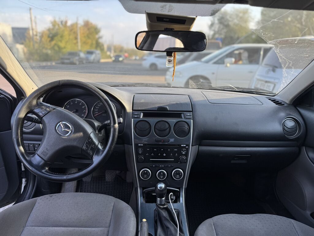 Mazda 6: 2003 г., 2 л, Механика, Бензин, Седан: фото 3