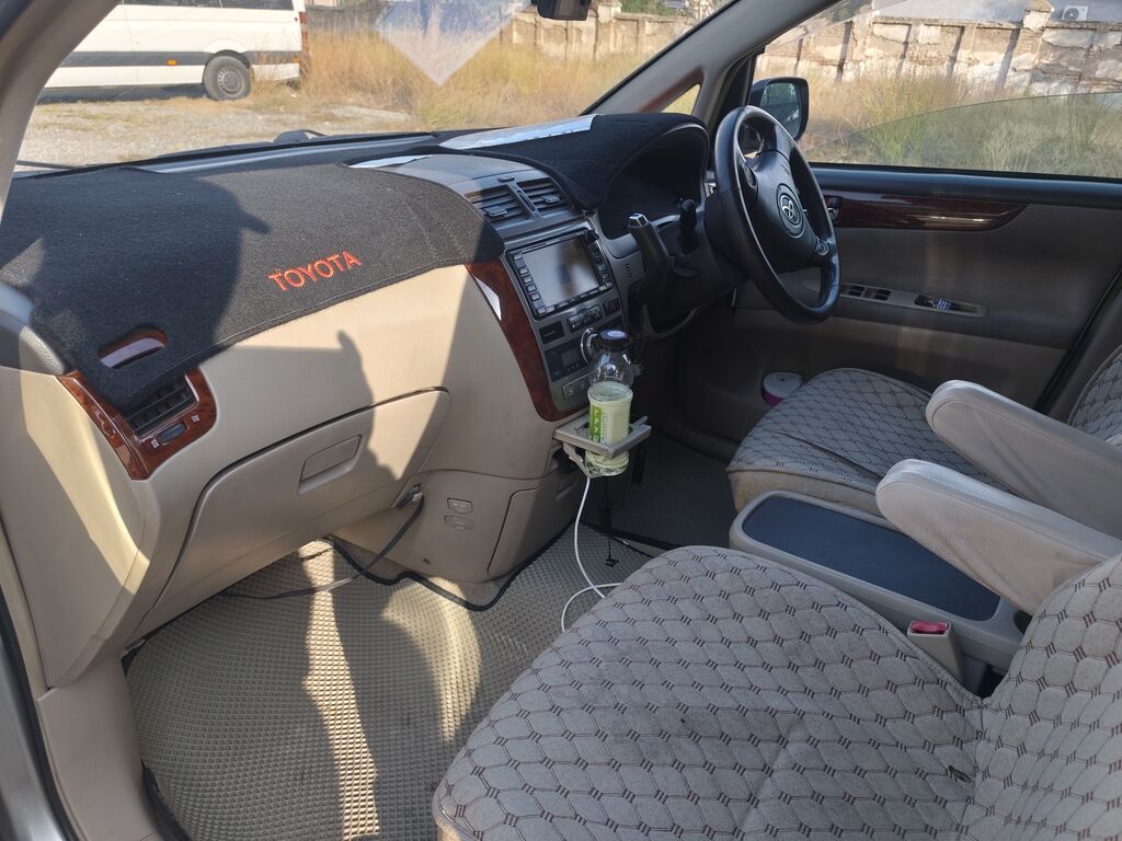 Toyota Ipsum: 2002 г., 2.4 л, Автомат, Бензин, Минивэн: фото 5