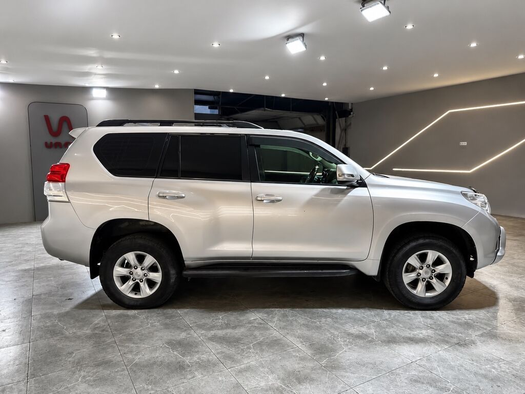 Toyota Land Cruiser Prado: 2010 г., 2.7 л, Автомат, Бензин, Внедорожник: фото 4