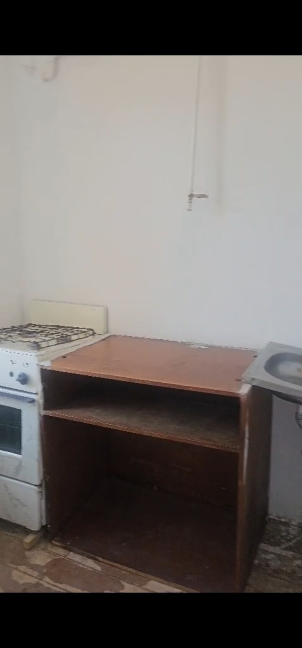 Kirayə üçün 1 otaqlı mənzil - Girişdə dəmir qapı, koridorda asılqanlı