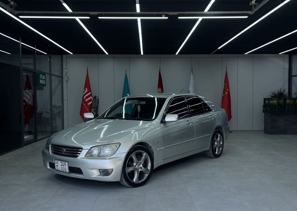 Toyota Altezza: 2003 г., 2 л, Автомат, Бензин, Седан: фото 1