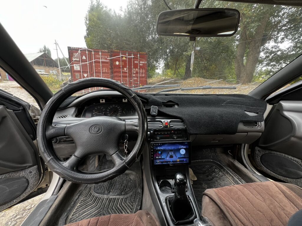 Mazda 626: 1993 г., 1.8 л, Механика, Бензин, Хэтчбэк: фото 5