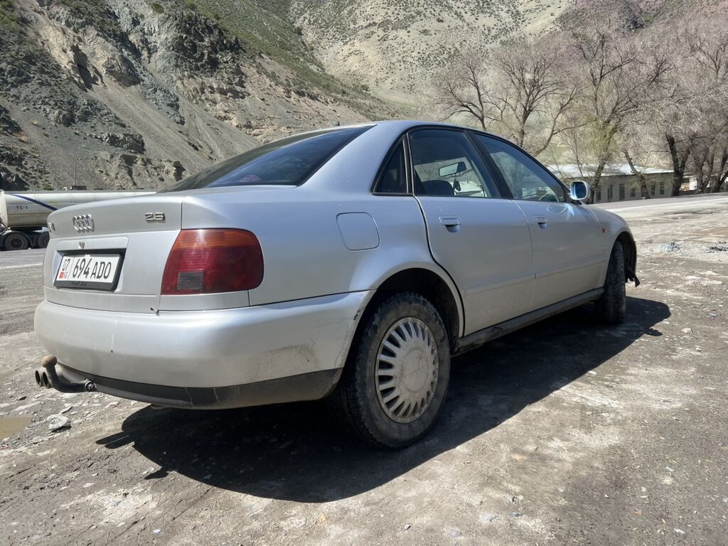 Audi A4: 1996 г., 2.6 л, Механика, Бензин, Седан: фото 6