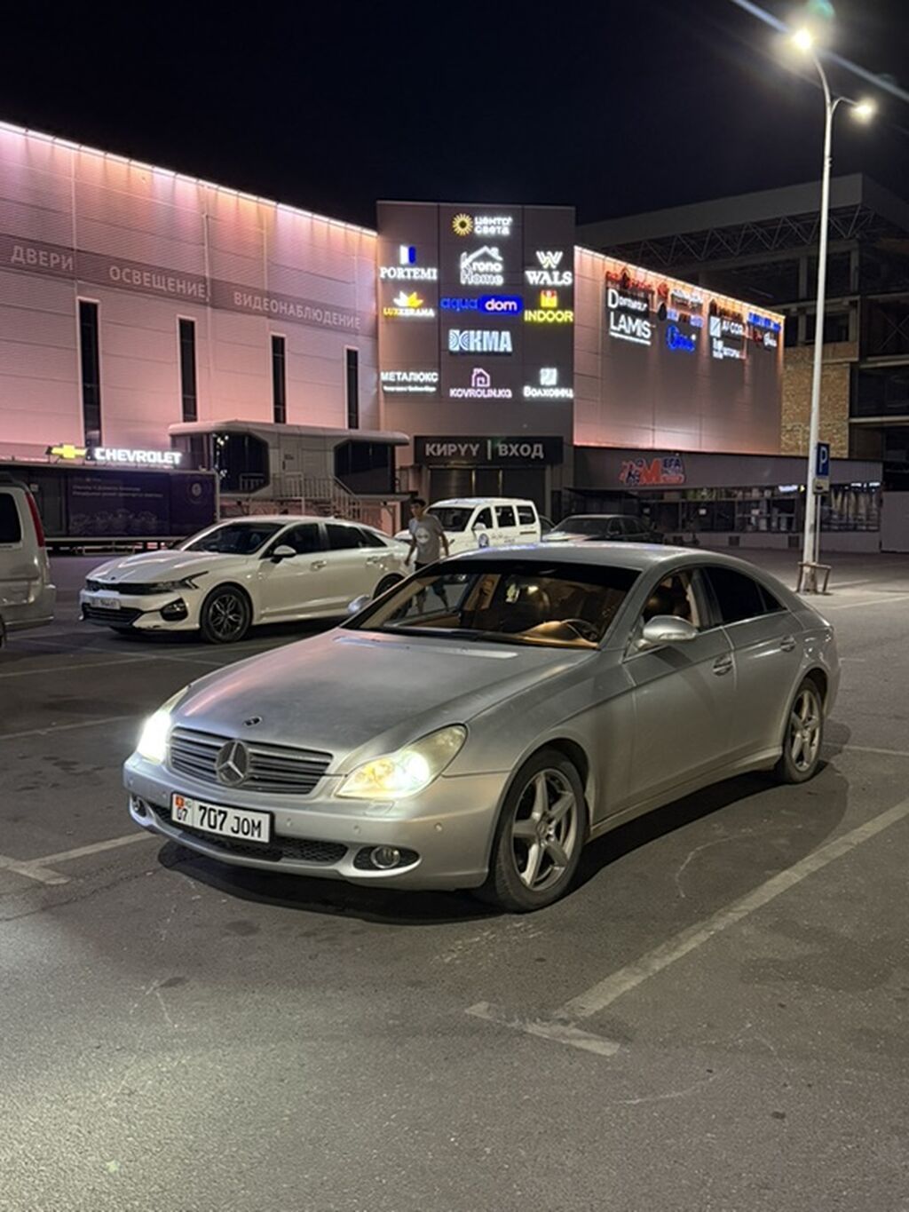 Mercedes-Benz CLS-Class: 2005 г., 3.5 л, Автомат, Газ, Седан: фото 2