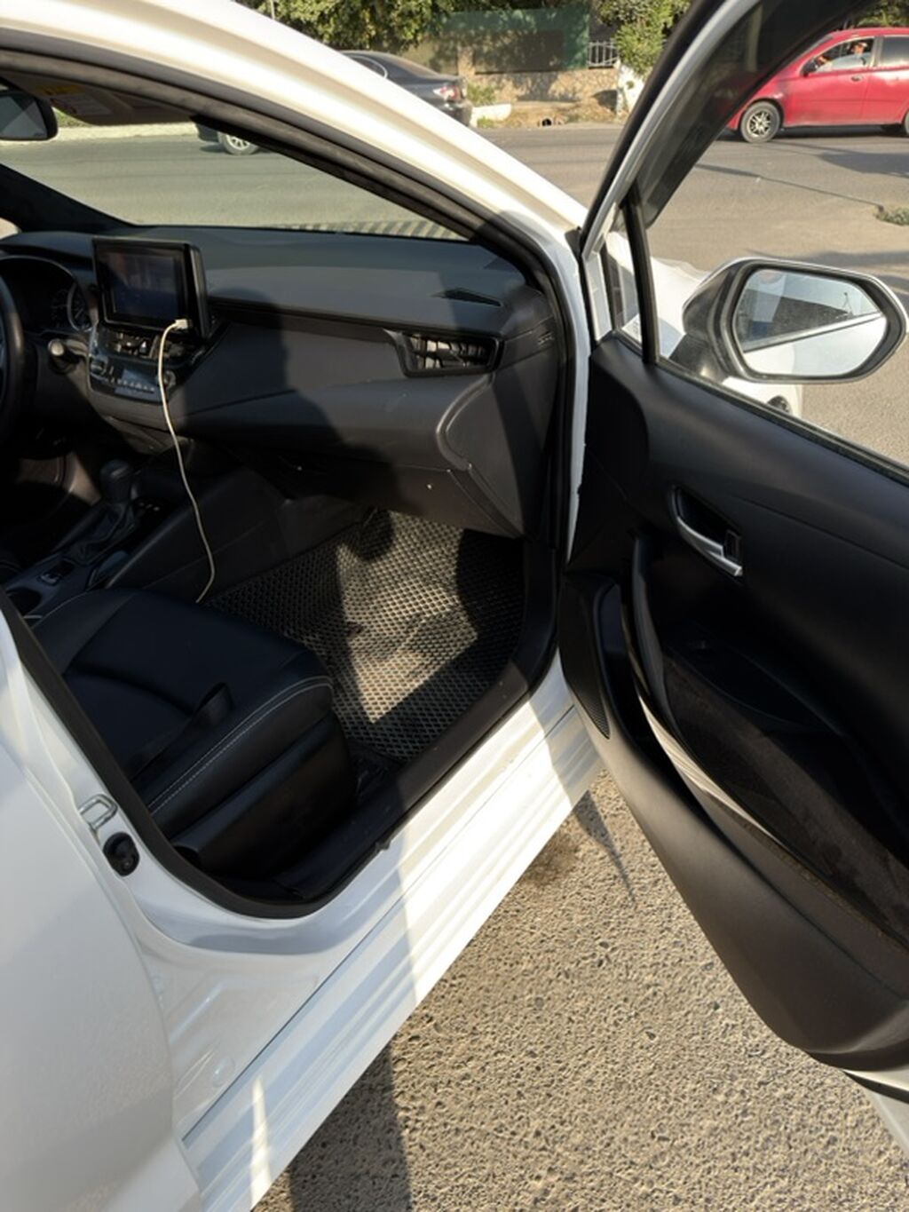 Toyota Corolla: 2022 г., 1.8 л, Вариатор, Гибрид, Седан: фото 8