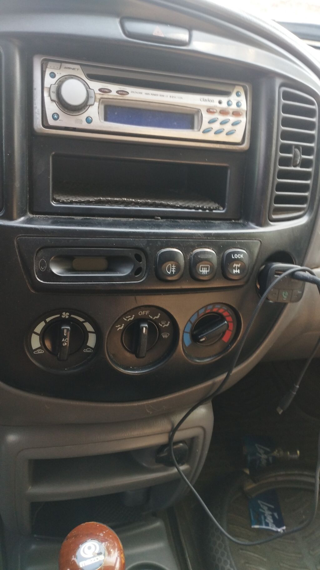 Mazda Tribute: 2002 г., 2 л, Механика, Бензин, Кроссовер: фото 6