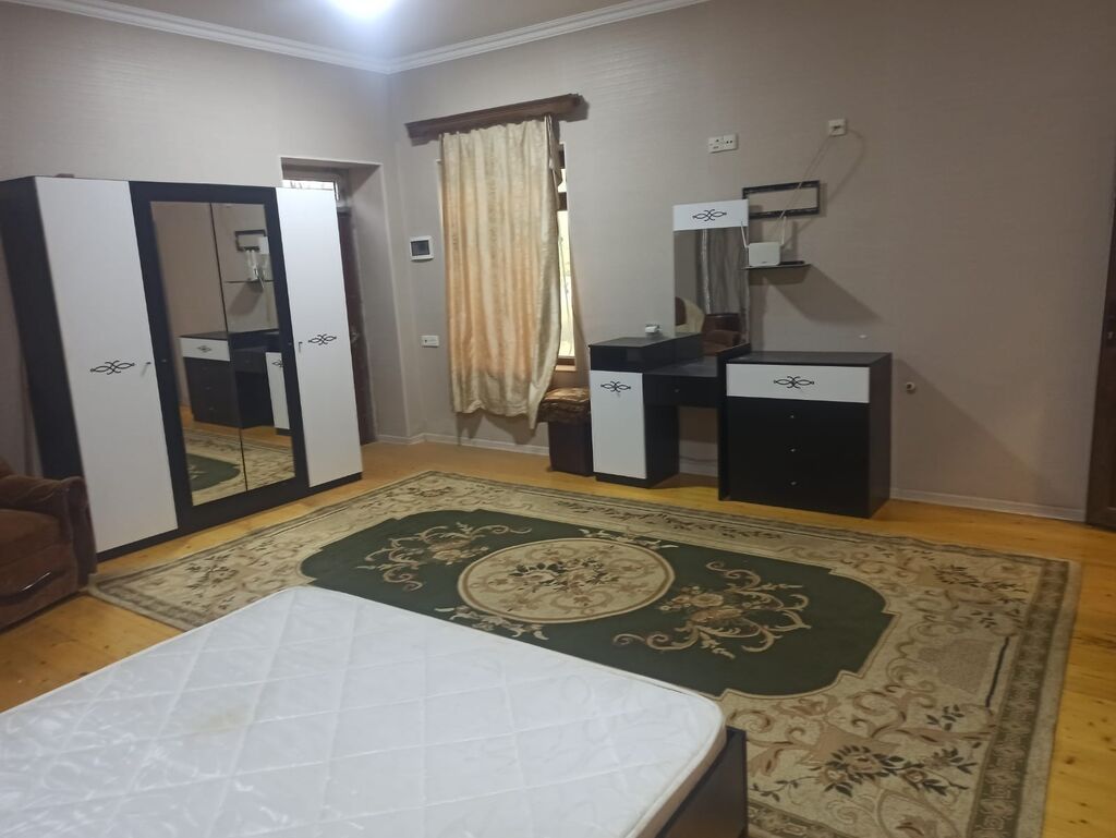 Biləcəridə kirayə verilir: Tam mebellı 1 otaqlı həyət evi - Geniş