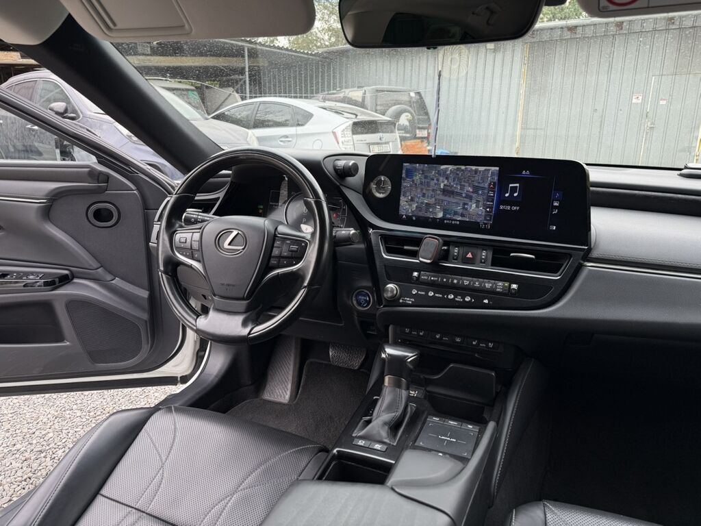 Lexus ES 300h, 2021 г., гибрид, седан: фото 5
