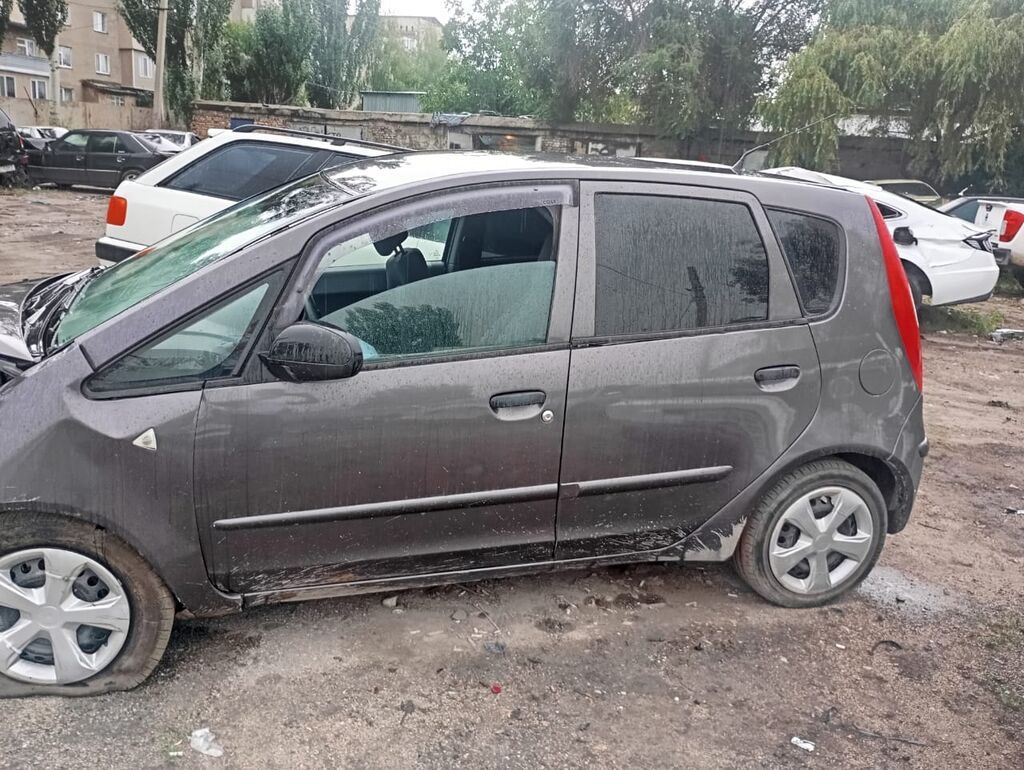 Mitsubishi Colt: 2005 г., 1.3 л, Механика, Бензин, Хэтчбэк: фото 2