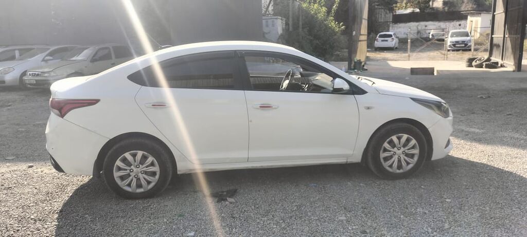 Hyundai Solaris: 2018 г., 1.4 л, Автомат, Бензин, Седан: фото 4