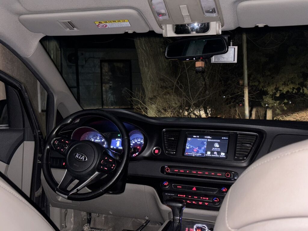 Kia Carnival