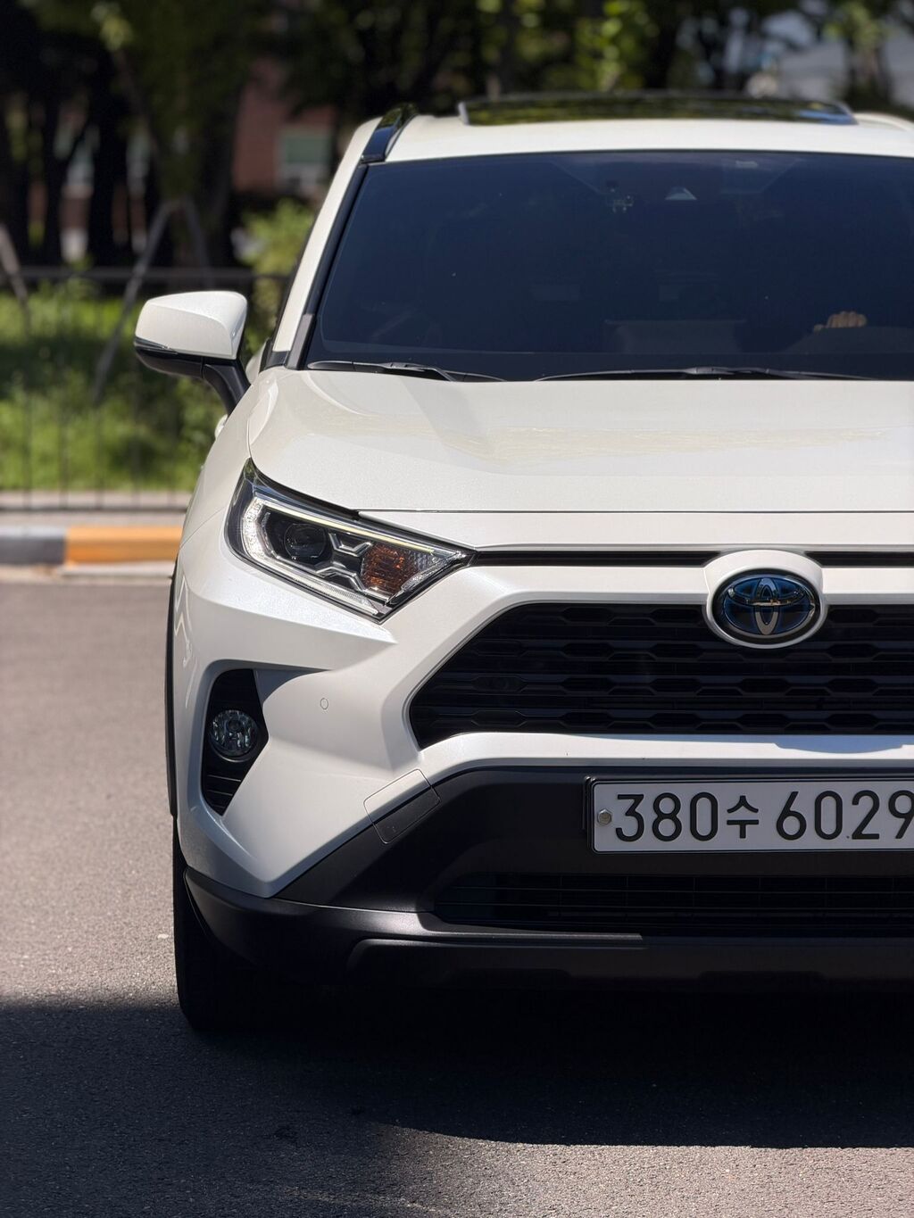 Toyota RAV4: 2020 г., 2.5 л, Автомат, Гибрид, Кроссовер: фото 3