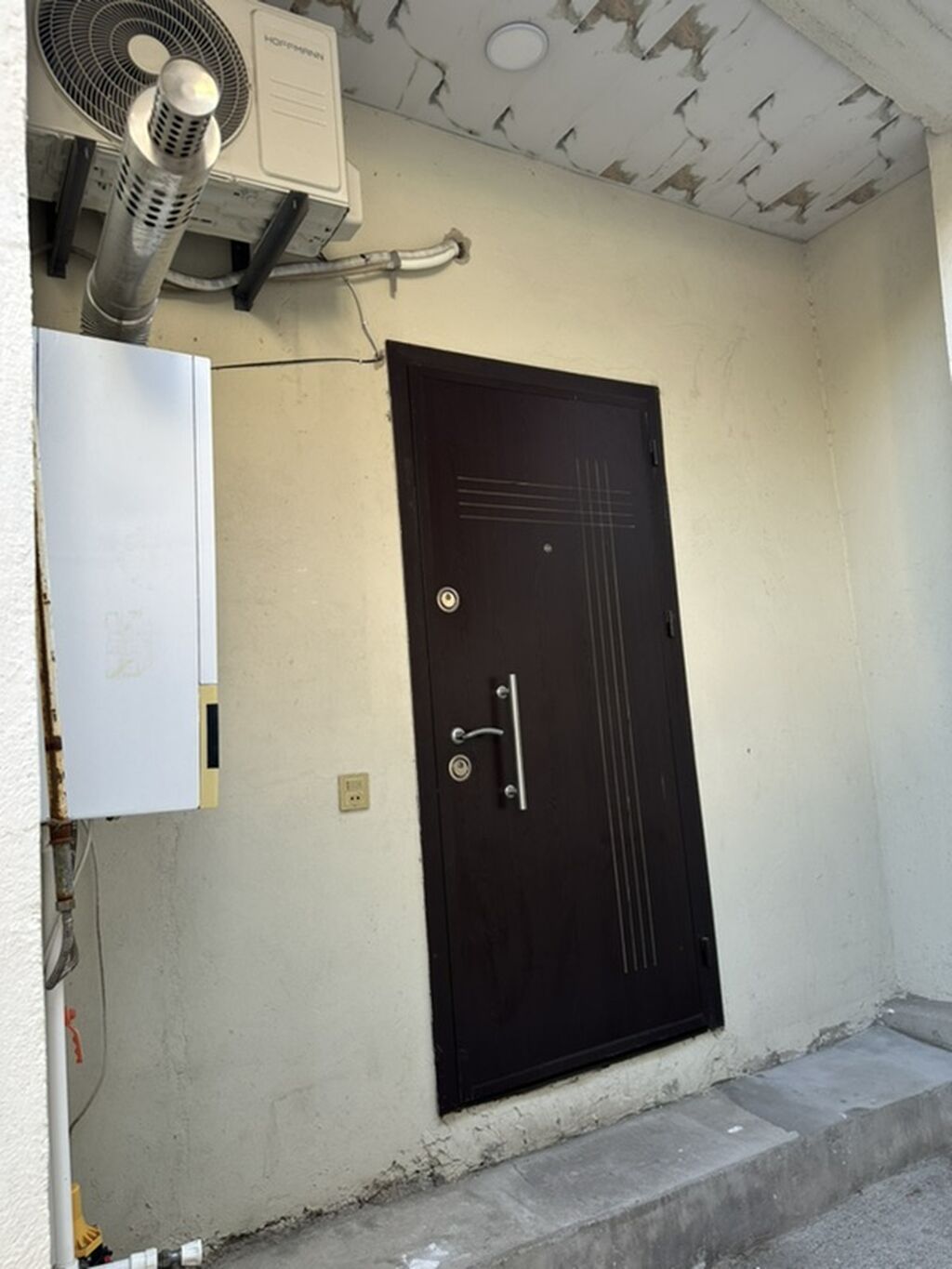 Satılır – həyət evi - Plan: girişdən dar keçidli həyət, metal giriş