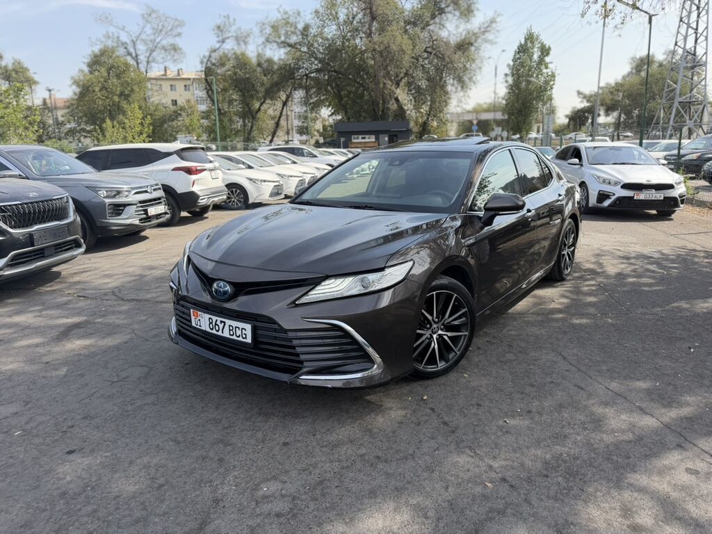 Toyota Camry: 2022 г., 2.5 л, Вариатор, Гибрид, Седан: фото 1