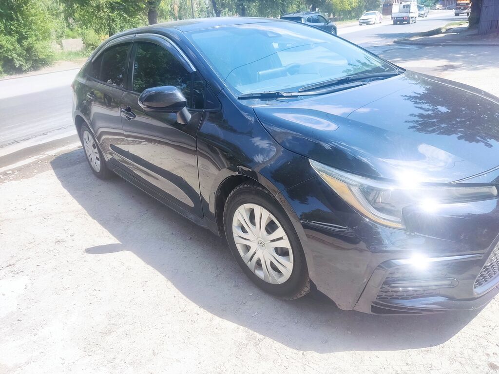 Toyota Corolla: 2018 г., 1.8 л, Автомат, Бензин, Седан: фото 2