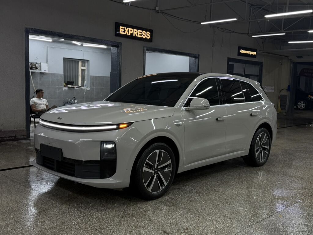 Voyah : 2024 г., 1.5 л, Автомат, Электромобиль, Кроссовер: фото 1