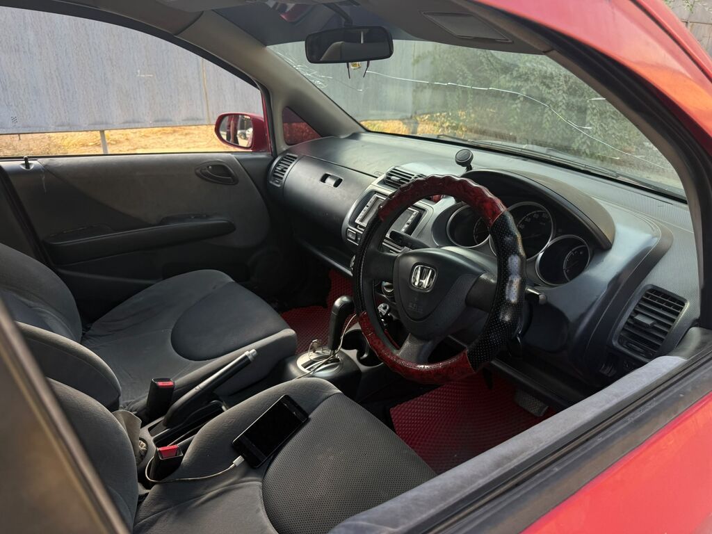 Honda Fit: 2002 г., 1.3 л, Автомат, Хэтчбэк: фото 8
