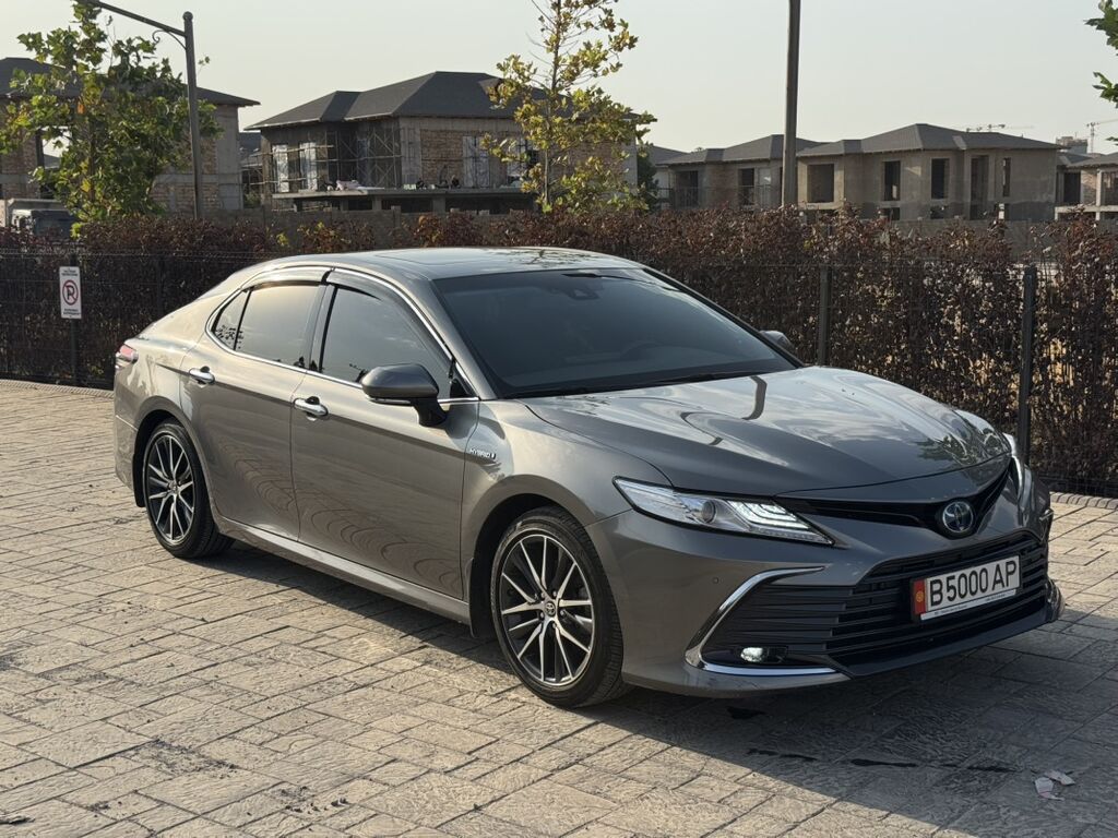 Toyota Camry: 2022 г., 2.5 л, Автомат, Гибрид, Седан: фото 3