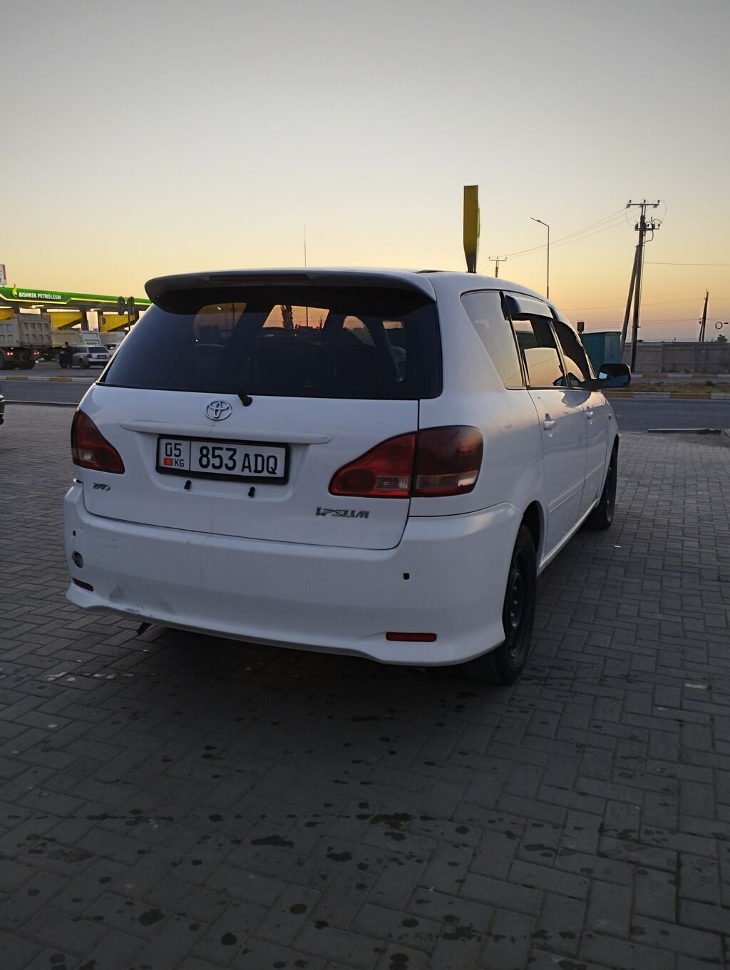 Toyota Ipsum: 2005 г., 2.4 л, Автомат, Бензин, Минивэн — фото 2