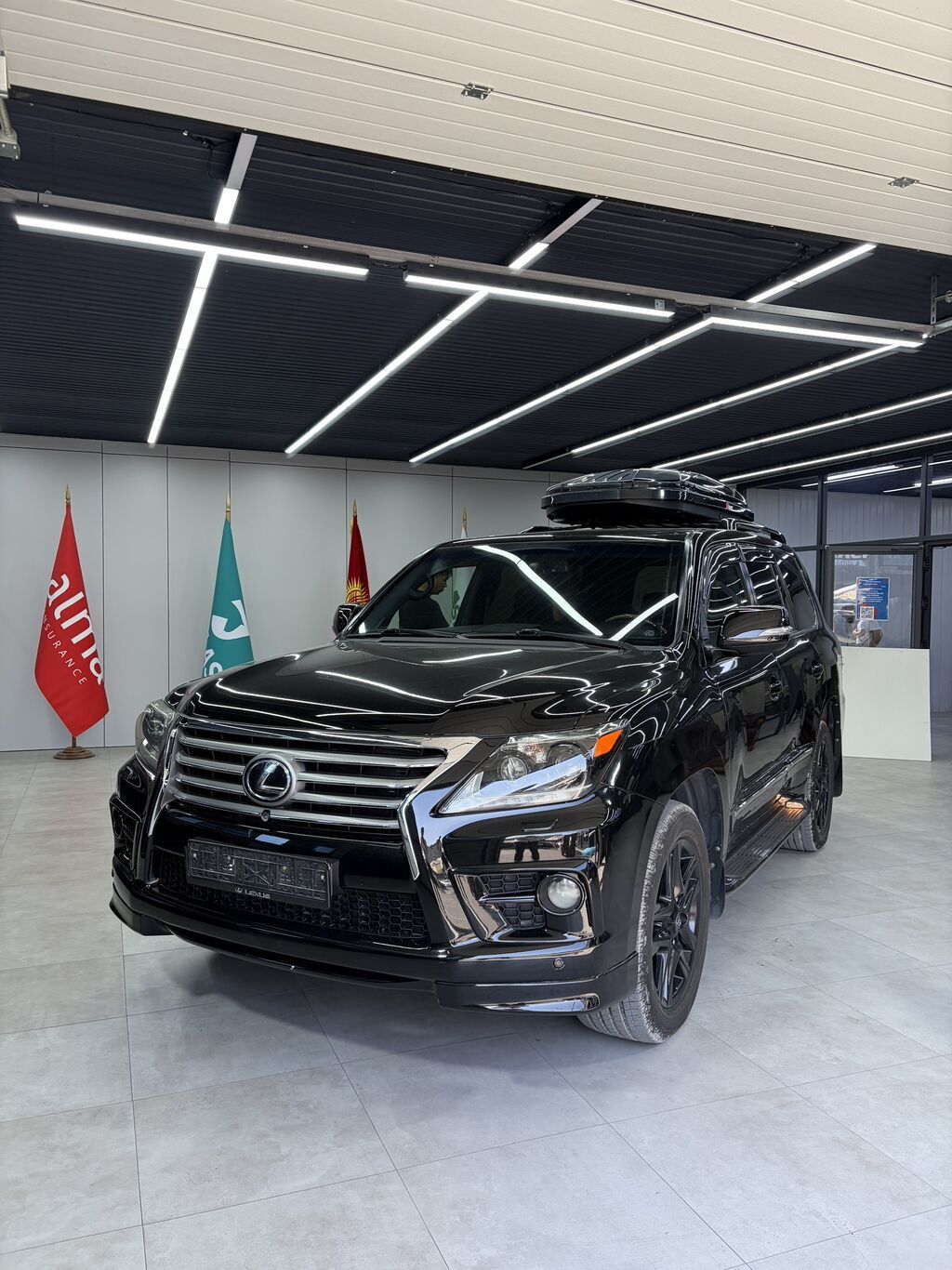 Lexus LX: 2015 г., 5.7 л, Типтроник, Бензин, Внедорожник: фото 2