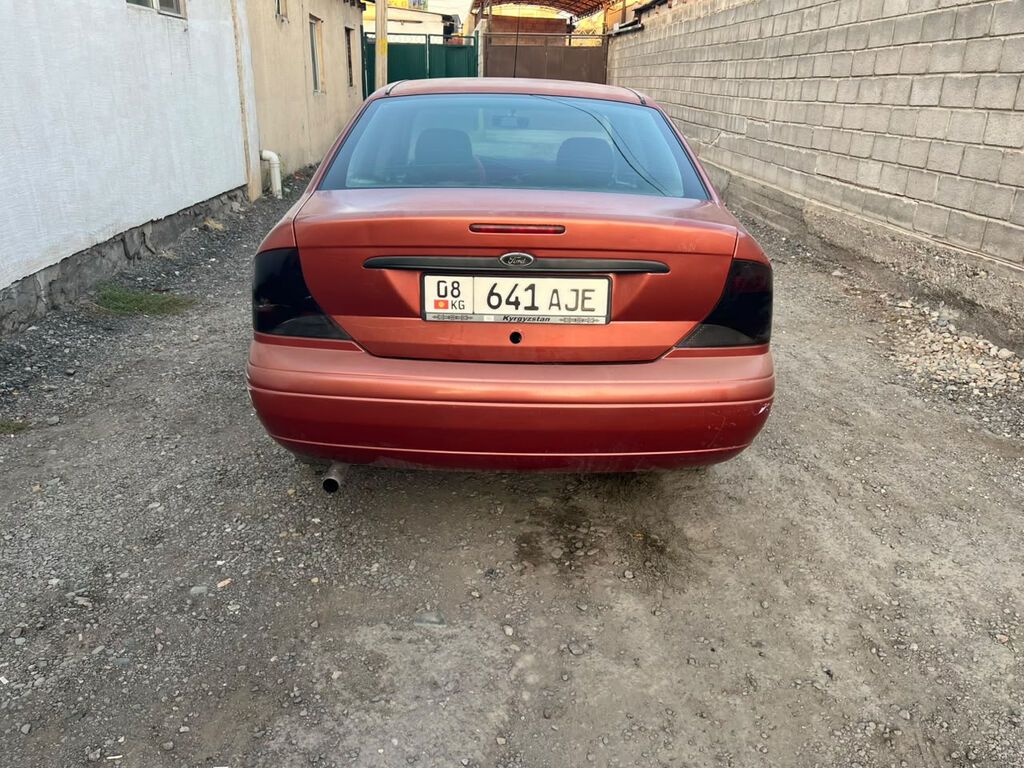 Ford Focus: 2000 г., 2 л, Автомат, Бензин, Седан: фото 6
