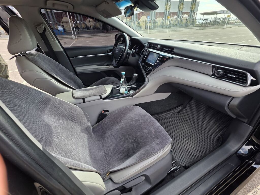 Toyota Camry: 2020 г., 2.5 л, Автомат, Бензин, Седан: фото 3