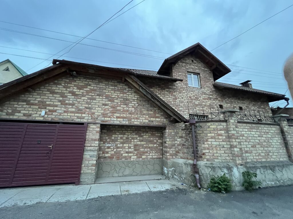 190 м², 6 комнат, Бронированные двери, Парковка, Забор, огорожен