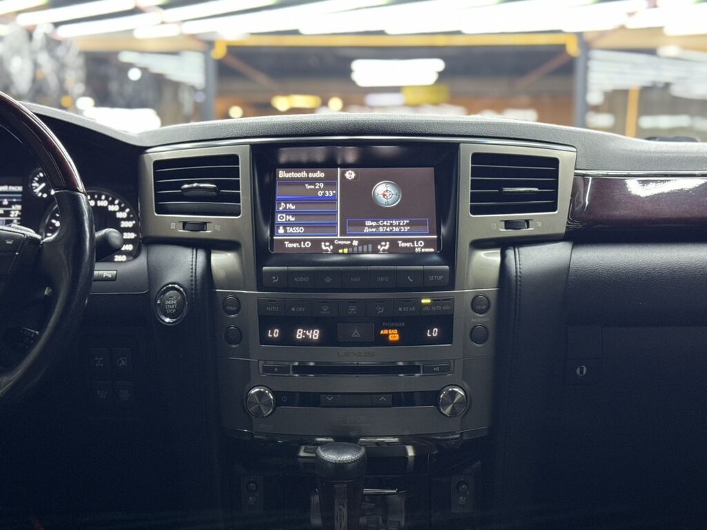 Lexus LX: 2012 г., 5.7 л, Бензин, Внедорожник: фото 8