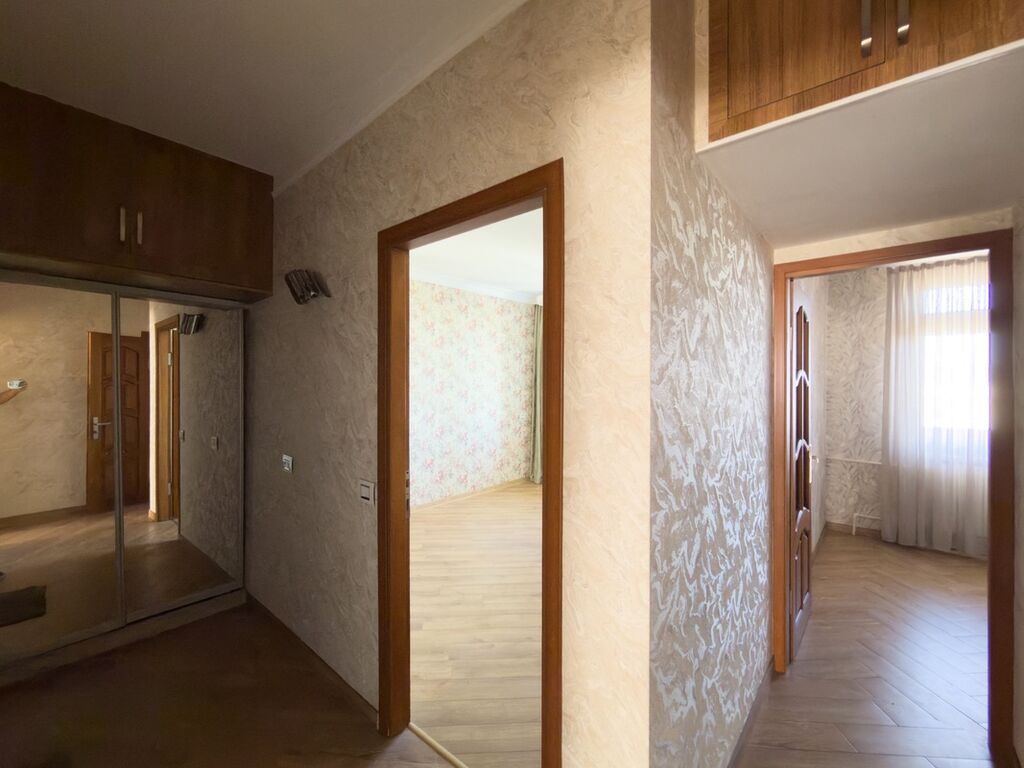 Bakı, 8-ci mikrorayon, 2 otaqlı, Köhnə tikili, m. Azadlıq Prospekti, 65 kv. m