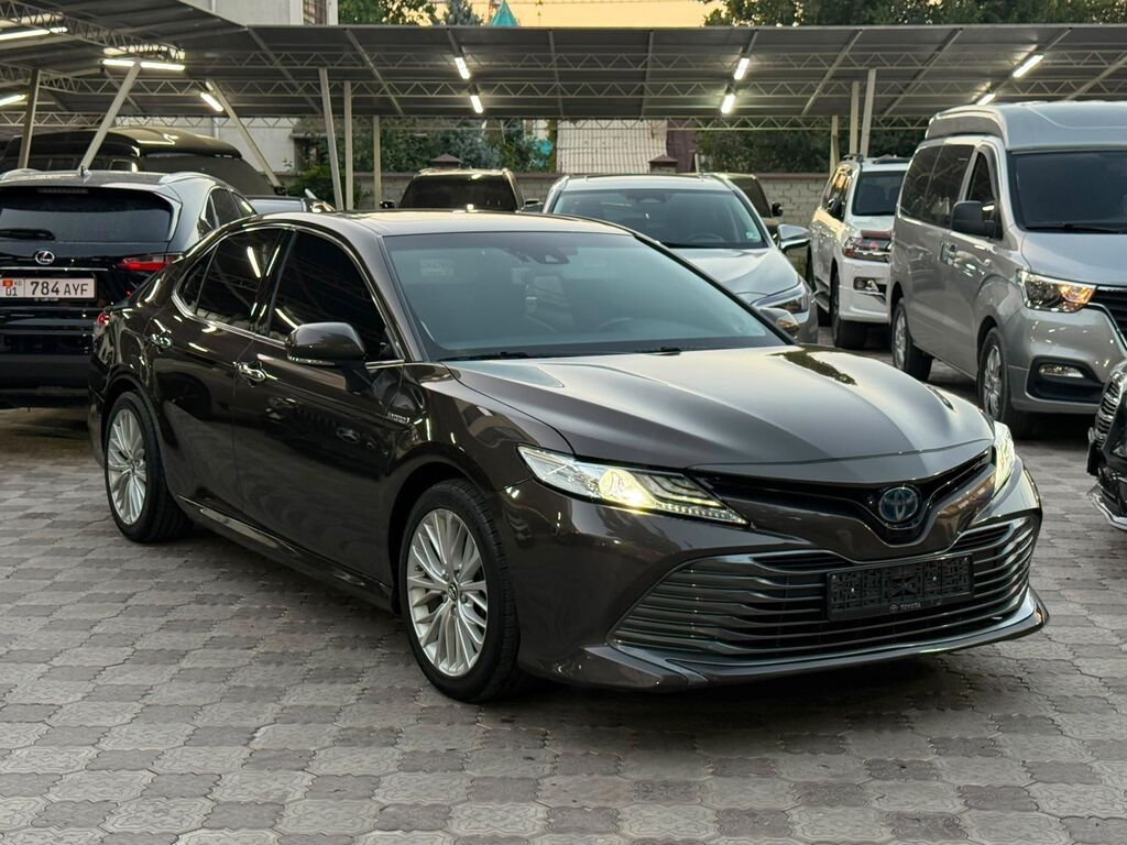 Toyota Camry: 2018 г., 2.5 л, Автомат, Гибрид, Седан: фото 2