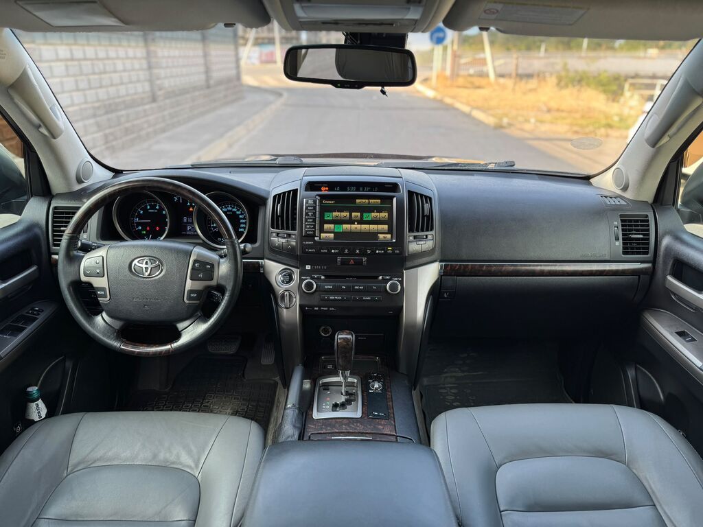 Toyota Land Cruiser: 2010 г., 4.7 л, Автомат, Газ, Внедорожник: фото 7
