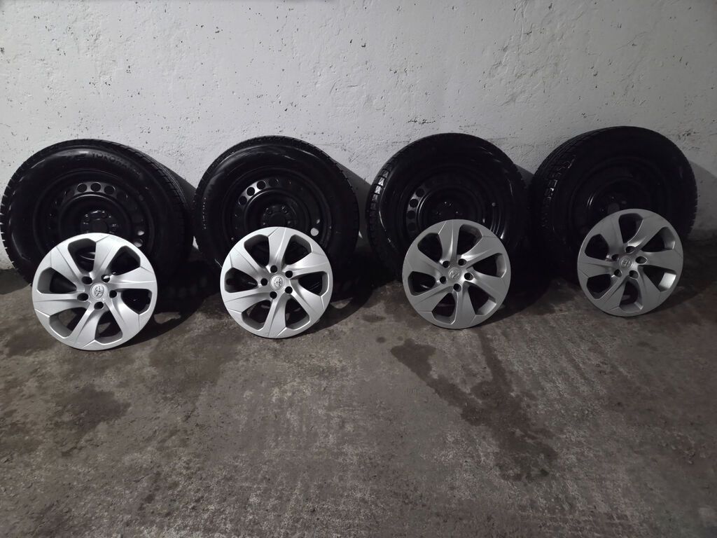 Колеса в сборе 225 / 65 / R 17, Зима, Б/у, Комплект, Внедорожные (АТ/МТ), Железные, отверстий - 5: фото 1