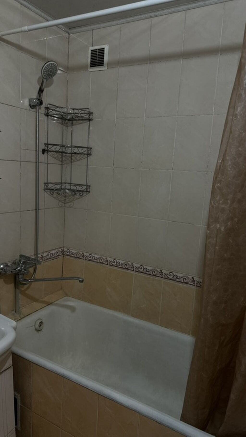 3 комнаты, 53 м², Дордой Плаза ТРЦ 104 серия, 4 этаж, Косметический ремонт: фото 3