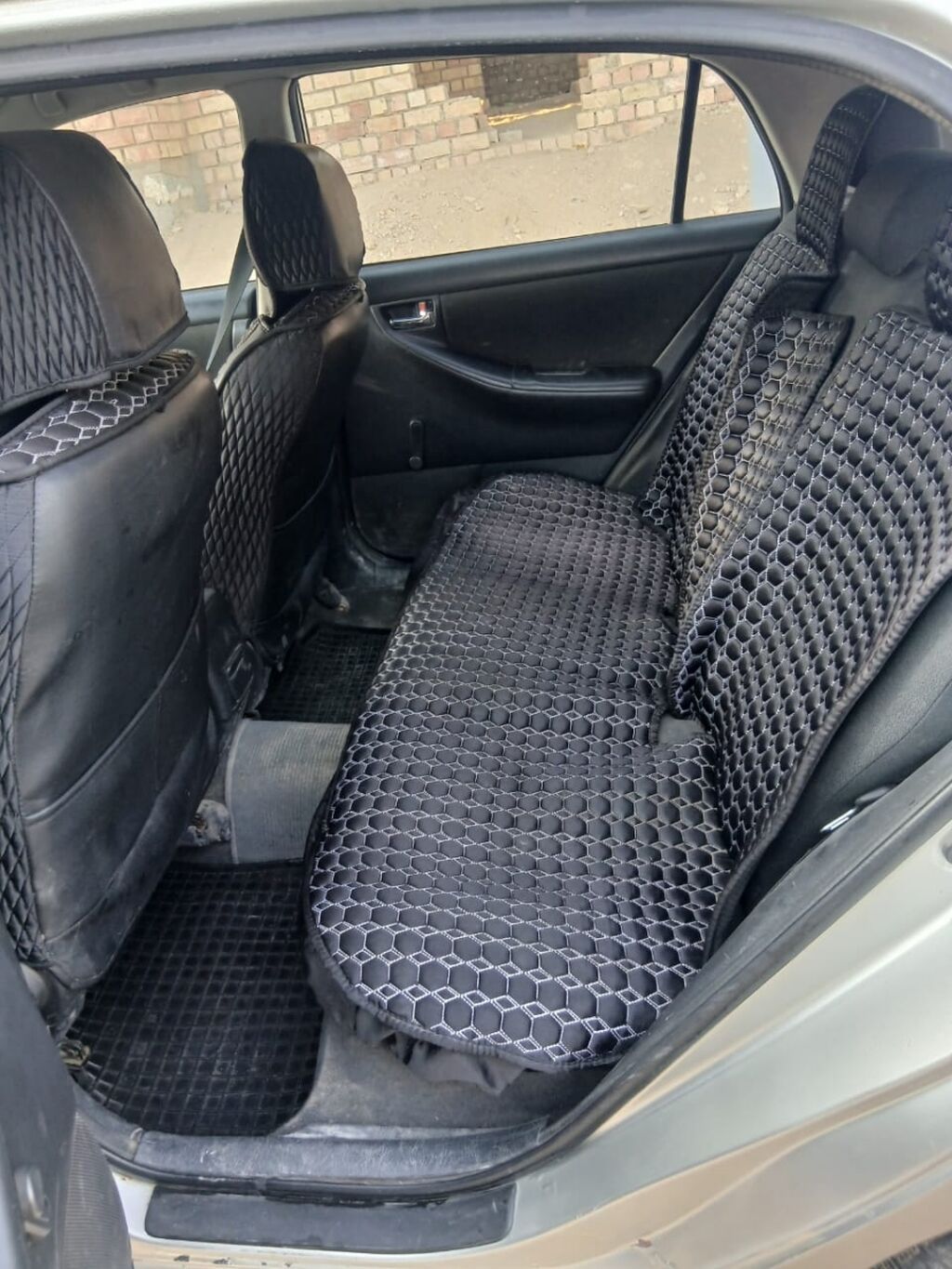 Toyota Allex: 2004 г., 1.6 л, Автомат, Бензин, Хэтчбэк: фото 3