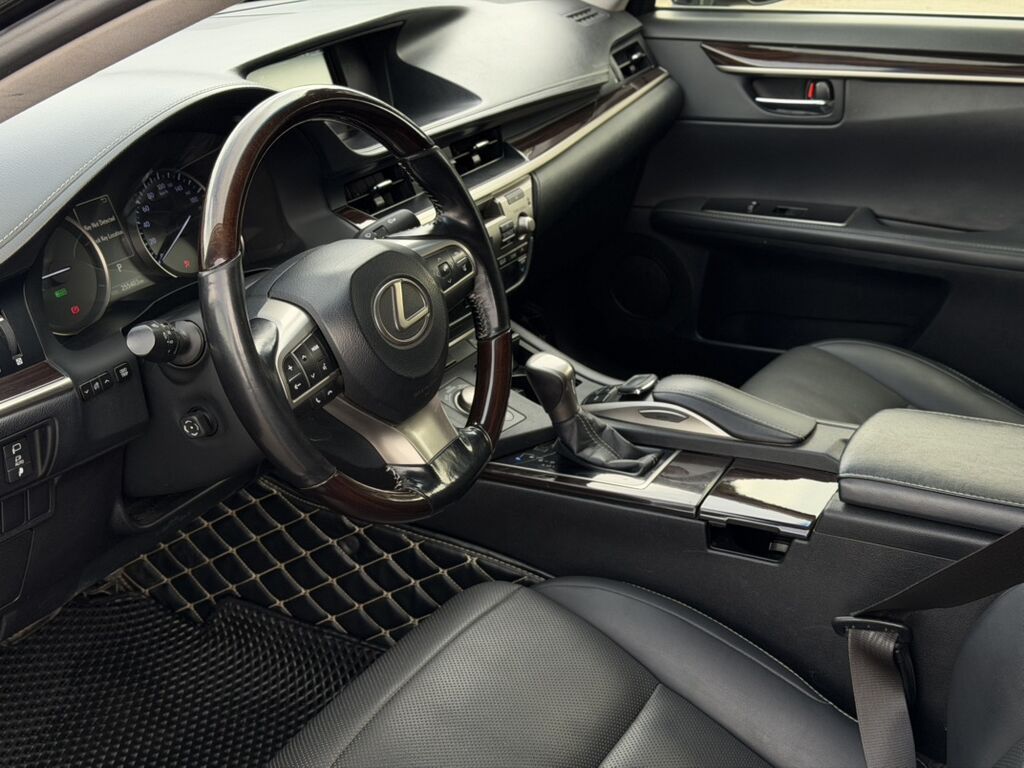 Lexus ES: 2017 г., 2.5 л, Гибрид, Седан: фото 5