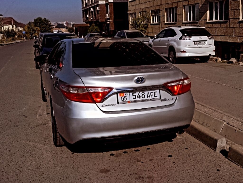 Toyota Camry: 2017 г., 2.5 л, Автомат, Гибрид, Седан: фото 4