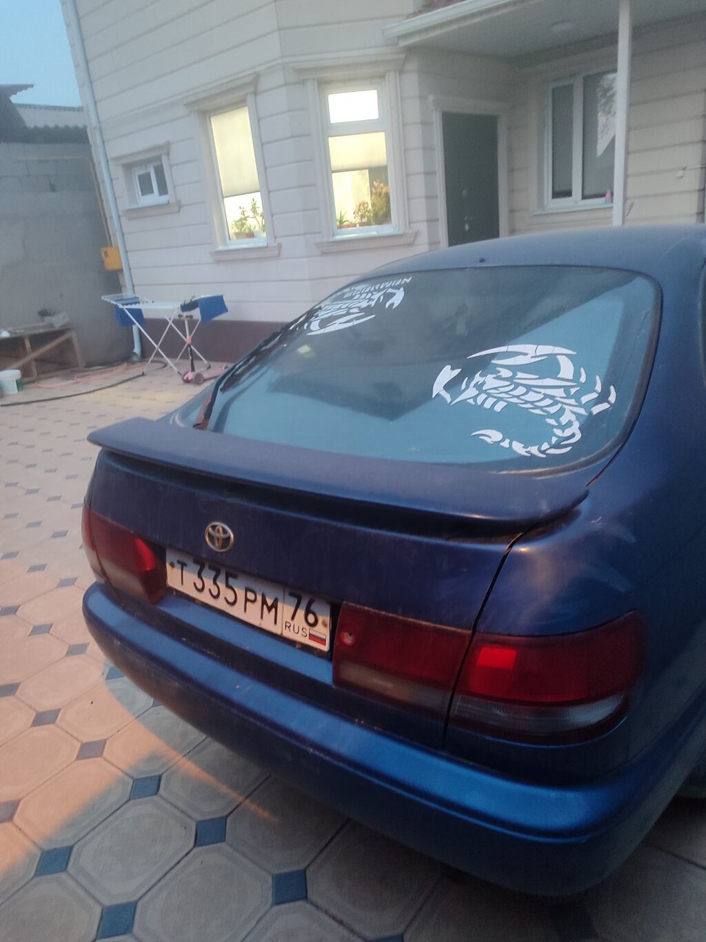 Toyota Carina E: 1992 г., Механика, Бензин, Седан: фото 2