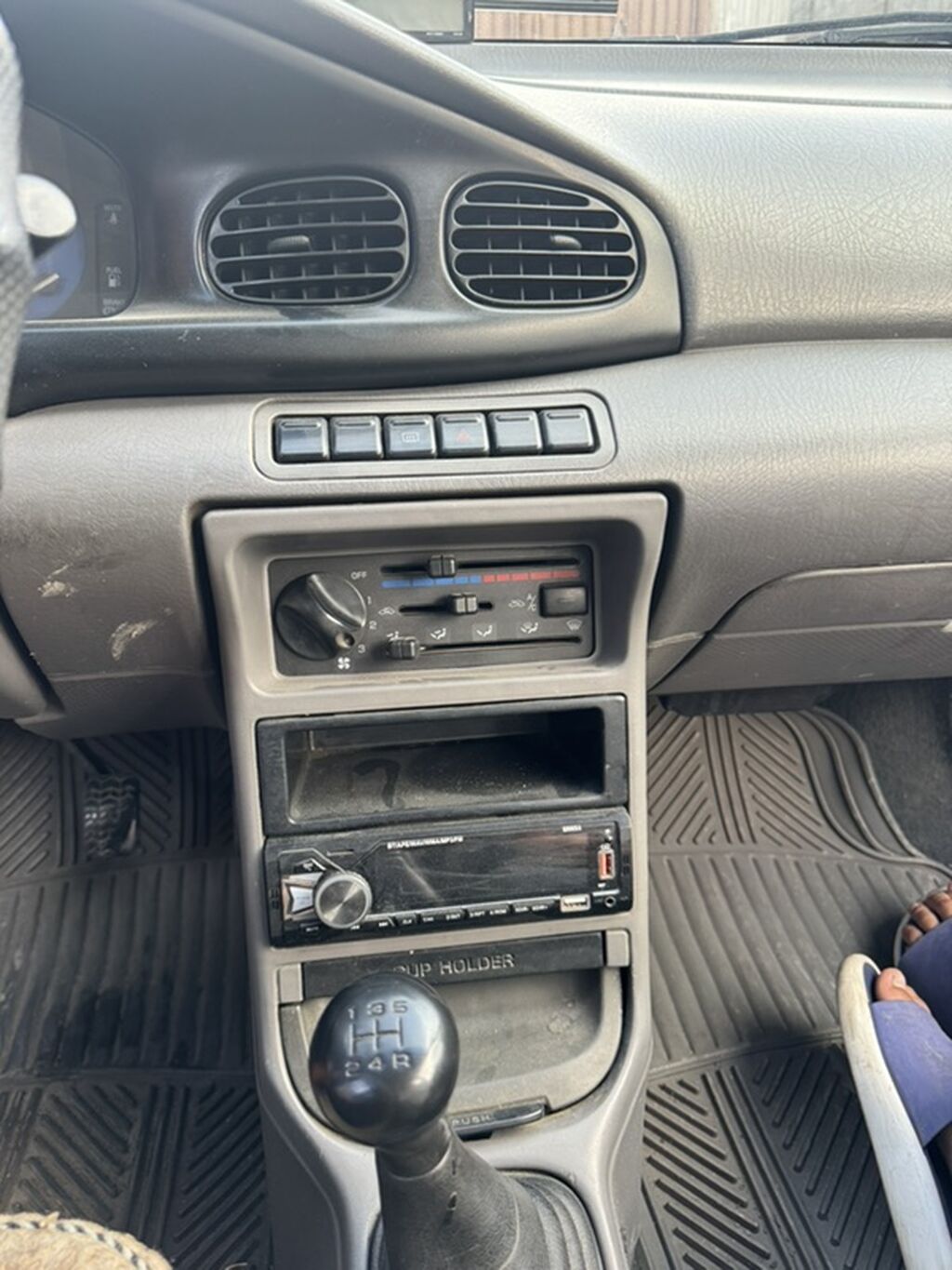 Kia Avella: 1998 г., 1.5 л, Механика, Бензин, Седан: фото 8