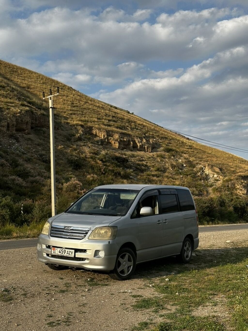 Toyota Noah: 2003 г., 2 л, Автомат, Бензин, Минивэн: фото 5