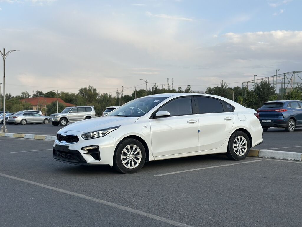 Kia K3: 2021 г., 1.6 л, Автомат, Бензин, Седан: фото 1