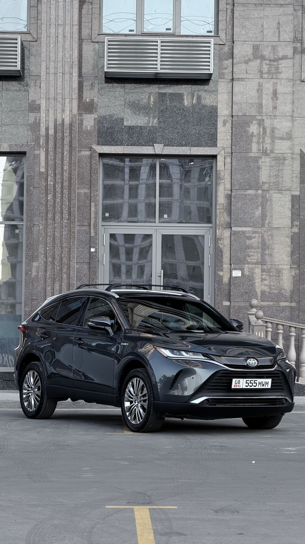 Toyota Venza: 2021 г., 2.5 л, Автомат, Гибрид, Кроссовер: фото 2