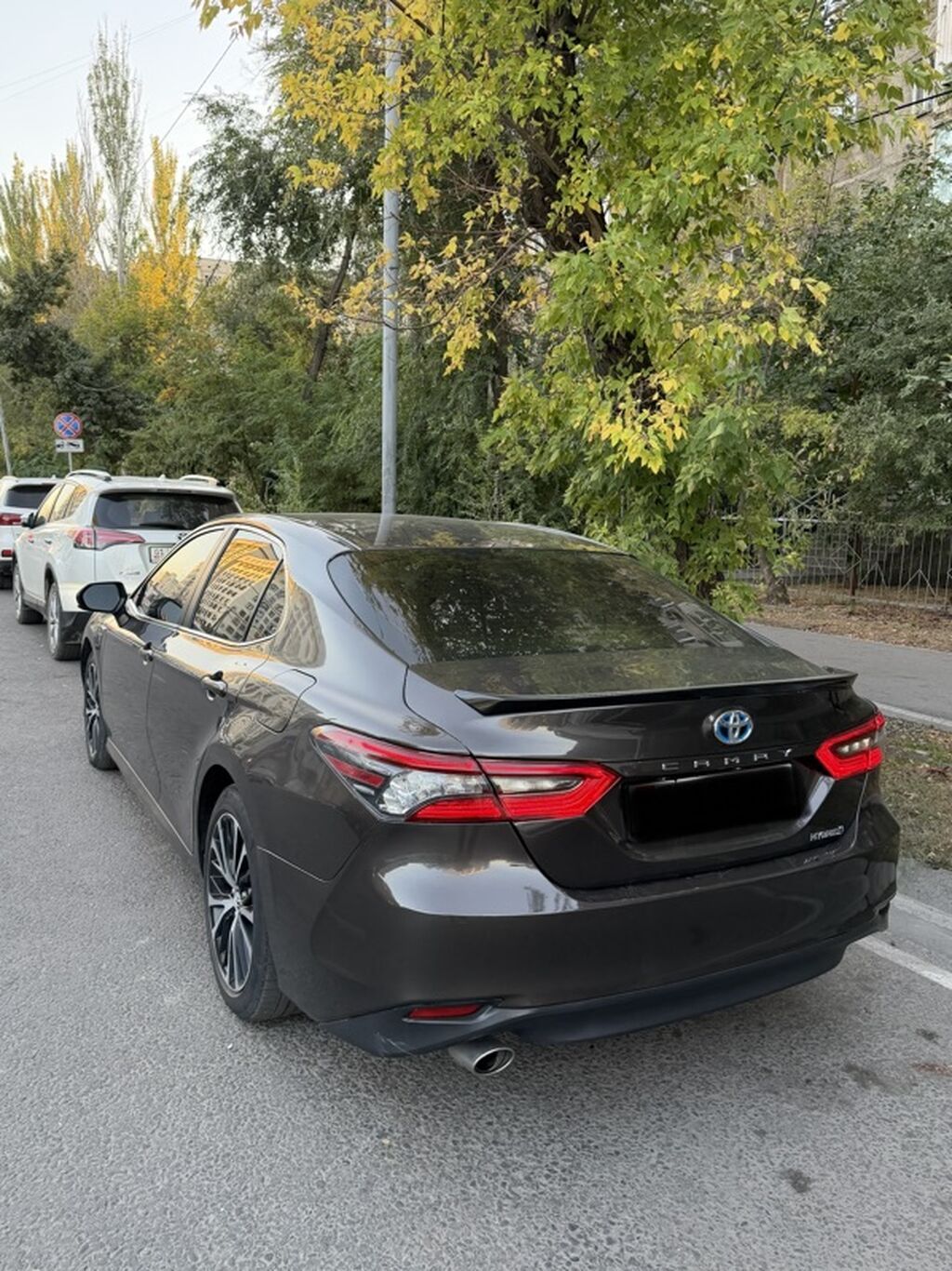 Toyota Camry: 2018 г., 2.5 л, Автомат, Гибрид, Седан: фото 2